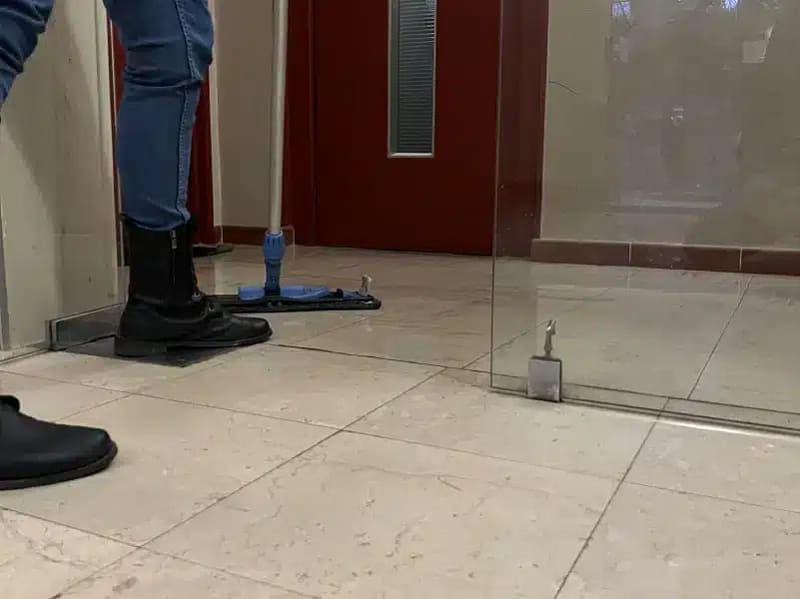 Serpillière partie commune d'immeuble